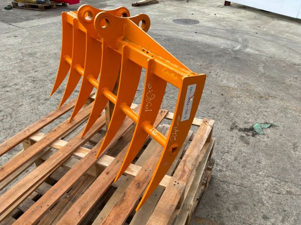 Unused 46" lawn / stone rake........40mm pins..... 389602652