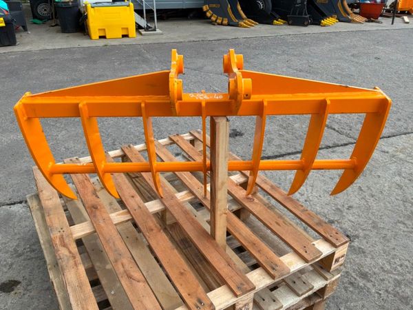 Unused 46" lawn / stone rake........40mm pins..... 389602658