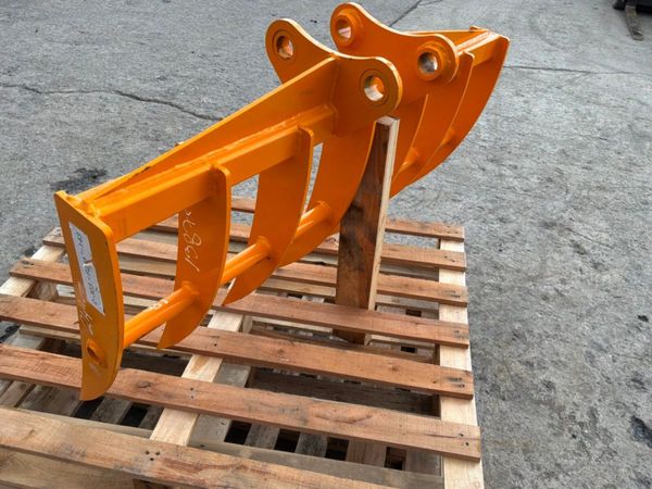 Unused 46" lawn / stone rake........40mm pins..... 389602660