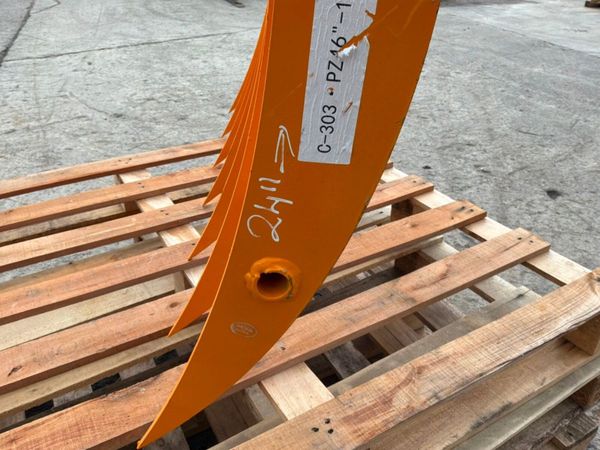 Unused 46" lawn / stone rake........40mm pins..... 389602662