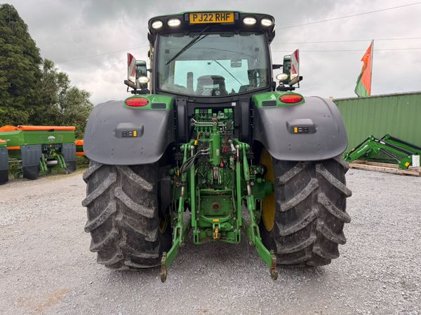 2022 John Deere 6215R Ultimate 389786886