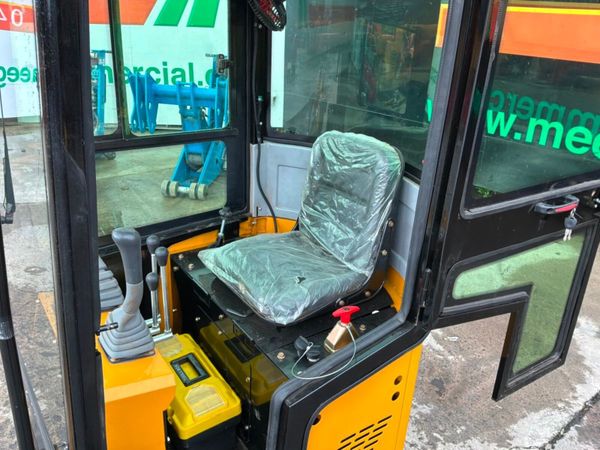 DIESEL  2026 JPC  Mini micro Digger.......Full cab 389892197