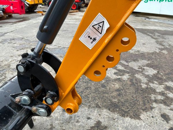 DIESEL  2026 JPC  Mini micro Digger.......Full cab 389892201