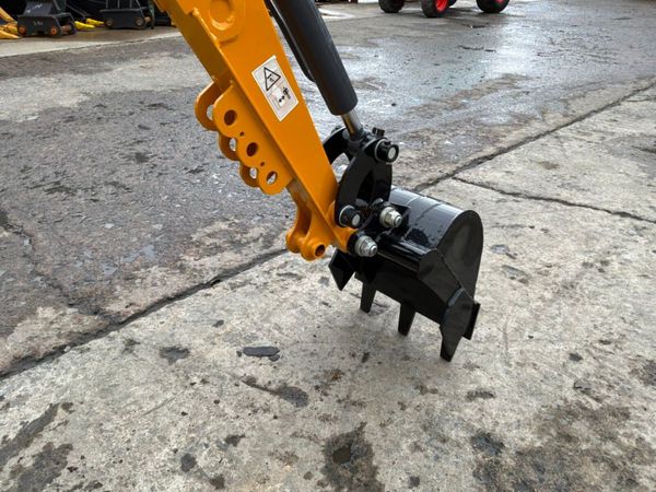 DIESEL  2026 JPC  Mini micro Digger.......Full cab 389892203
