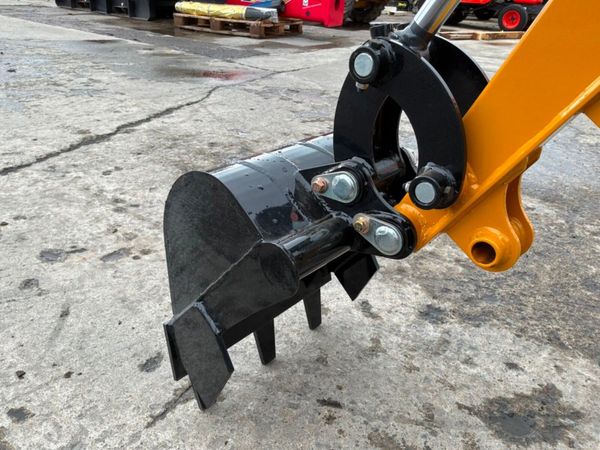 DIESEL  2026 JPC  Mini micro Digger.......Full cab 389892204