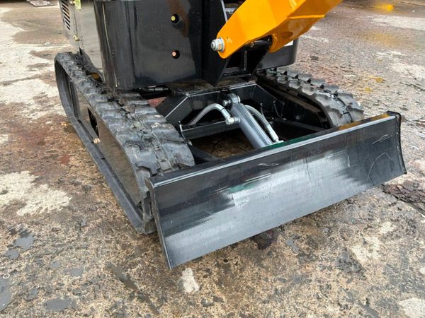 DIESEL  2026 JPC  Mini micro Digger.......Full cab 389892206