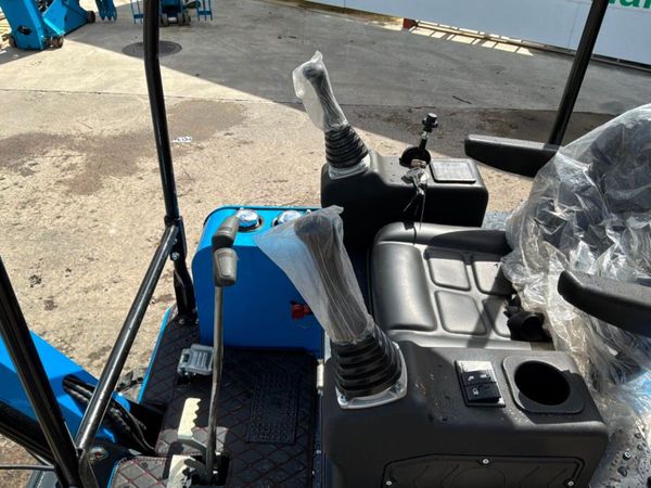 Unused Mp18 mini digger...Kubota engine...1907. 389808346