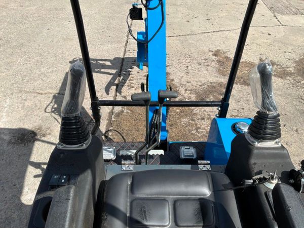 Unused Mp18 mini digger...Kubota engine...1907. 389808403