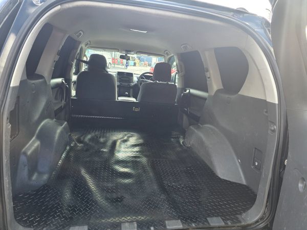Toyota Land Cruiser LWB 2011 389974105