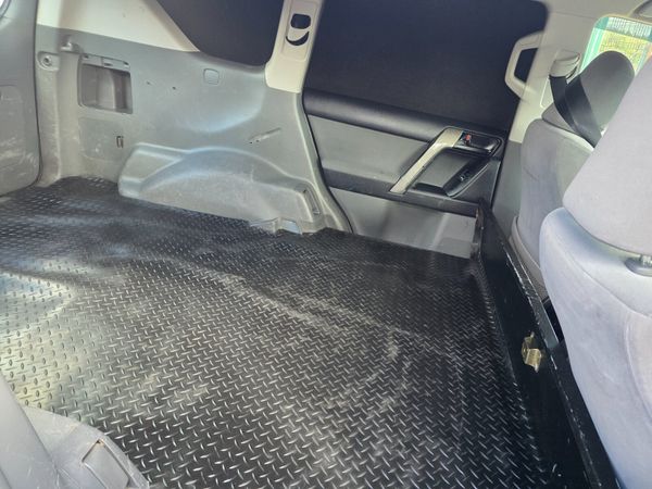 Toyota Land Cruiser LWB 2011 389974106