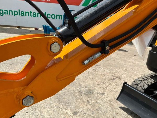 Unused CK 16pd Mini micro digger....Diesel........ 389978101