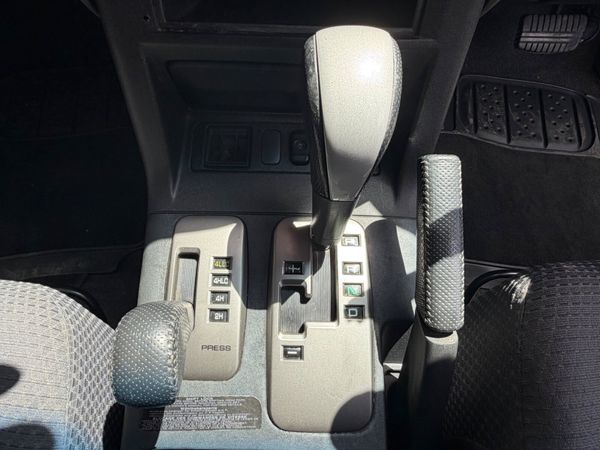 Mitsubishi Pajero Irish & Automatic DOE 2/27 4 New 390023890