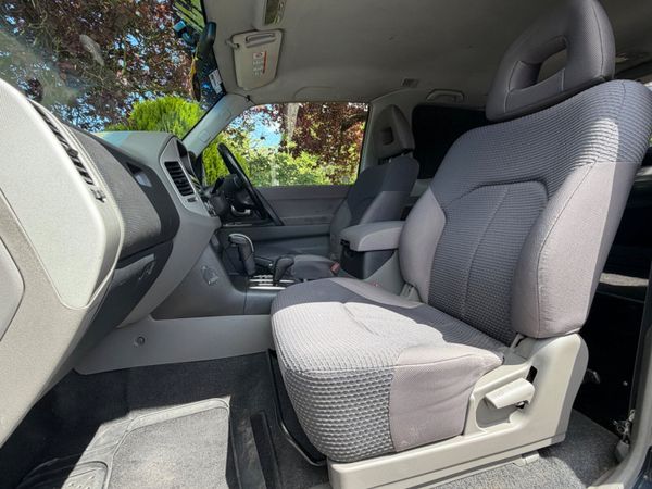 Mitsubishi Pajero Irish & Automatic DOE 2/27 4 New 390023894