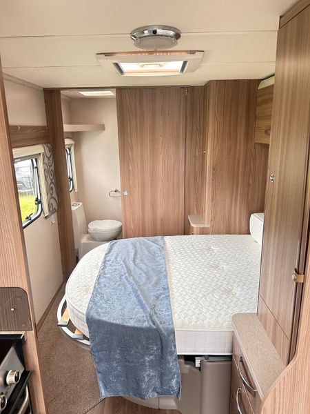 ✨STUNNING SWIFT CHARISMA 4 BERTH FIXED ISLAND BED✨ 390039732