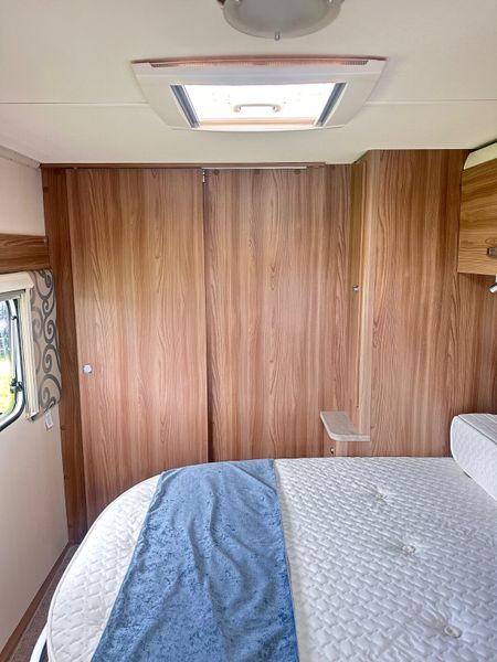 ✨STUNNING SWIFT CHARISMA 4 BERTH FIXED ISLAND BED✨ 390039733