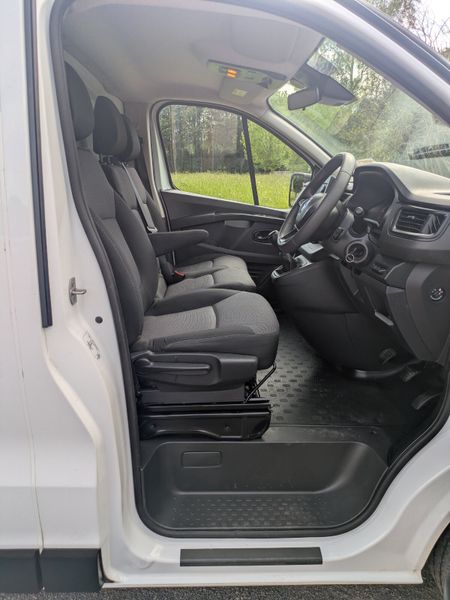 Renault Trafic 2022 LOW KMS 390187276
