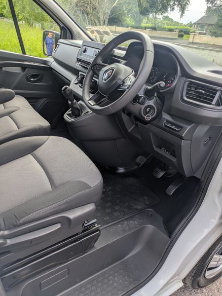 Renault Trafic 2022 LOW KMS 390187278