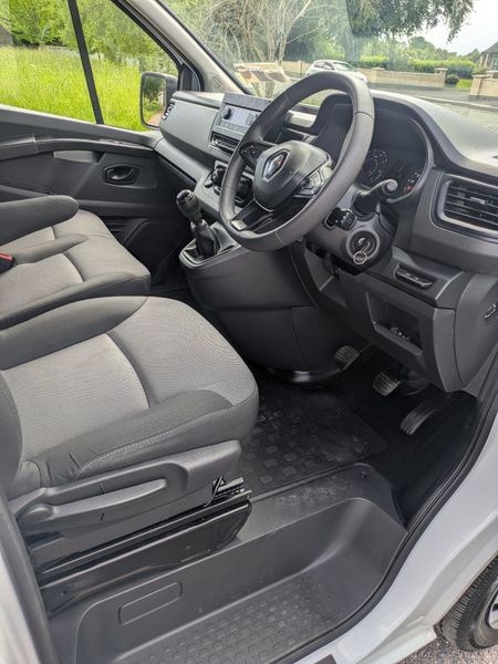 Renault Trafic 2022 LOW KMS 390187279