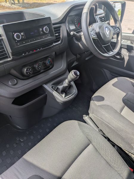 Renault Trafic 2022 LOW KMS 390187384