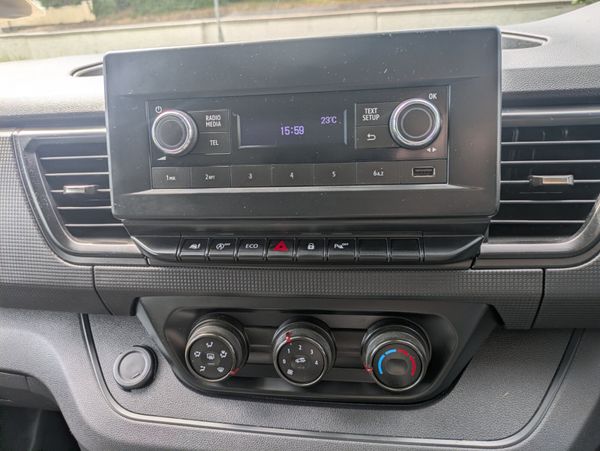 Renault Trafic 2022 LOW KMS 390187385