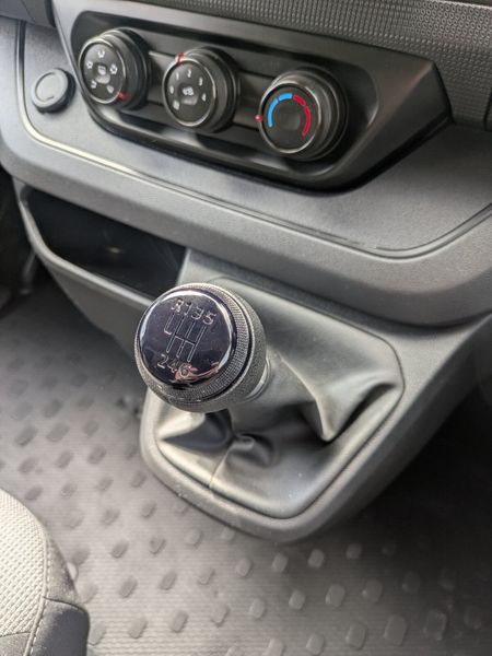 Renault Trafic 2022 LOW KMS 390187386
