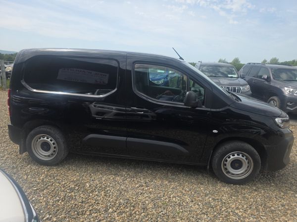 Peugeot Partner 3 Seater Van 390124040