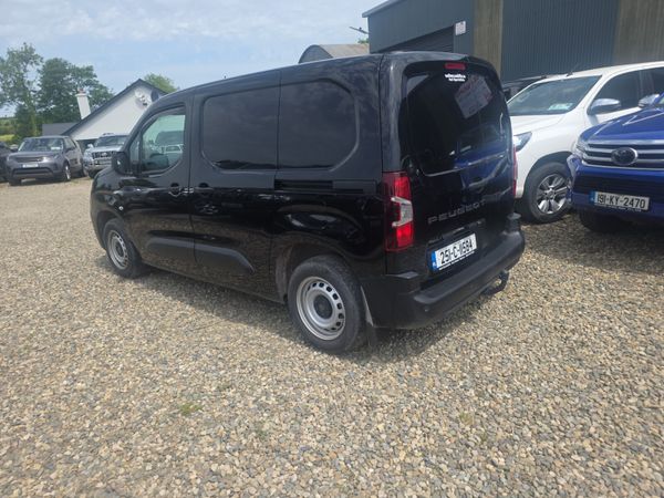 Peugeot Partner 3 Seater Van 390124048