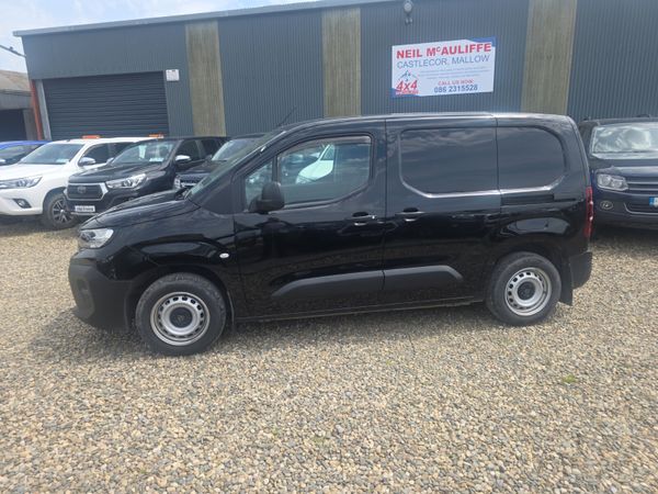 Peugeot Partner 3 Seater Van 390124049