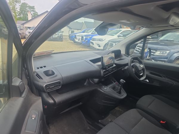 Peugeot Partner 3 Seater Van 390124060