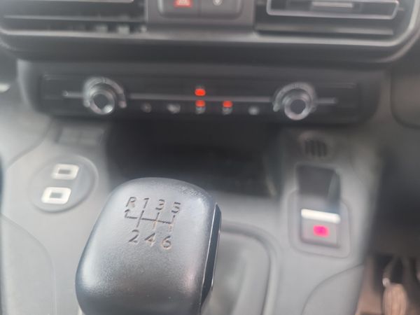 Peugeot Partner 3 Seater Van 390124068