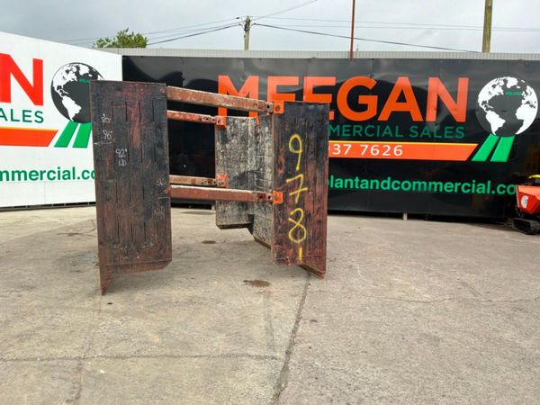 Manhole shoring support / trench box assembly..... 390278083