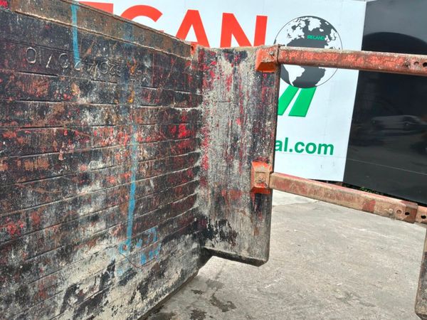 Manhole shoring support / trench box assembly..... 390278087