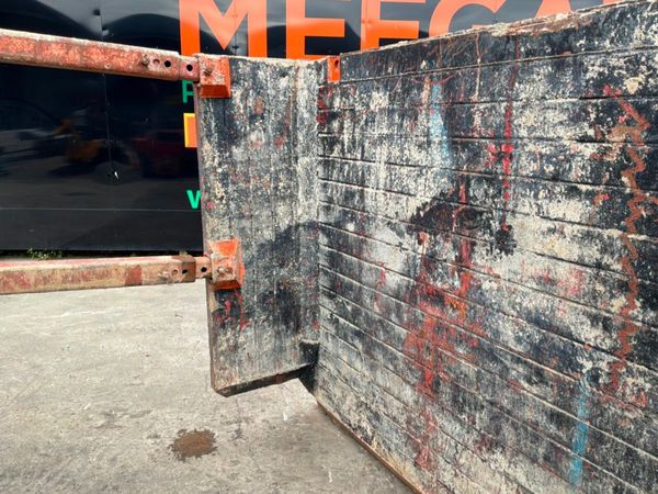 Manhole shoring support / trench box assembly..... 390278090