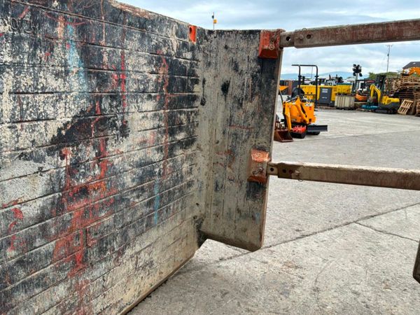 Manhole shoring support / trench box assembly..... 390278096