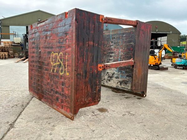 Manhole shoring support / trench box assembly..... 390278101
