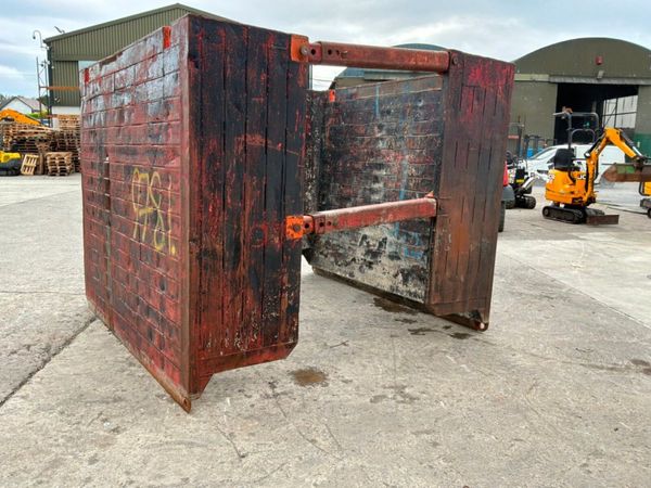 Manhole shoring support / trench box assembly..... 390278103