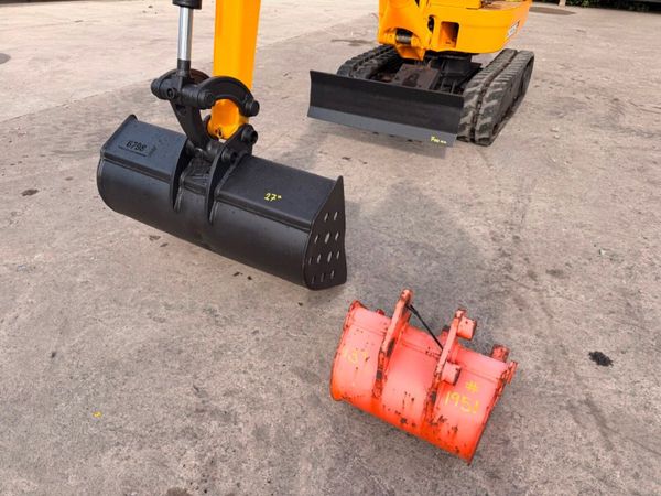 2022...  JCB MICRO / MINI DIGGER ...640 hours .... 390290184