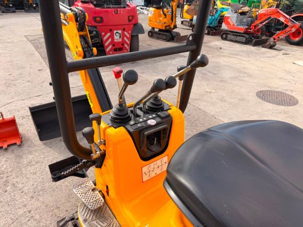 2022...  JCB MICRO / MINI DIGGER ...640 hours .... 390290201