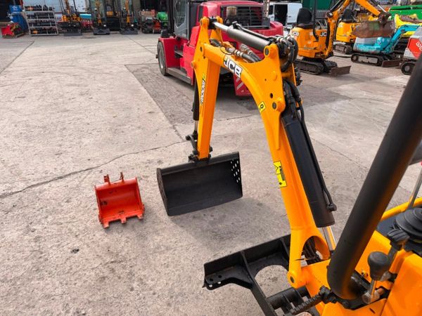2022...  JCB MICRO / MINI DIGGER ...640 hours .... 390290204