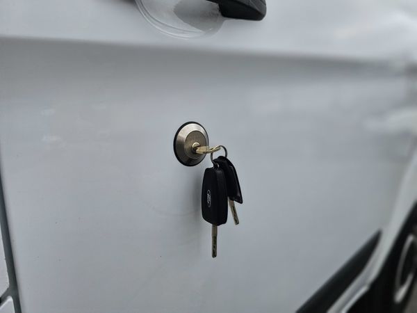 FORD TRANSIT CUSTOM // WETBELT REPLACED 390354095