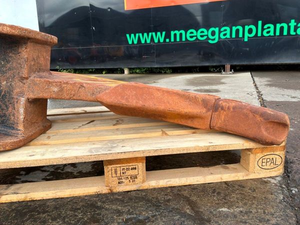 Heavy gauge ripper tooth....80mm pins.....1424t. 390373809
