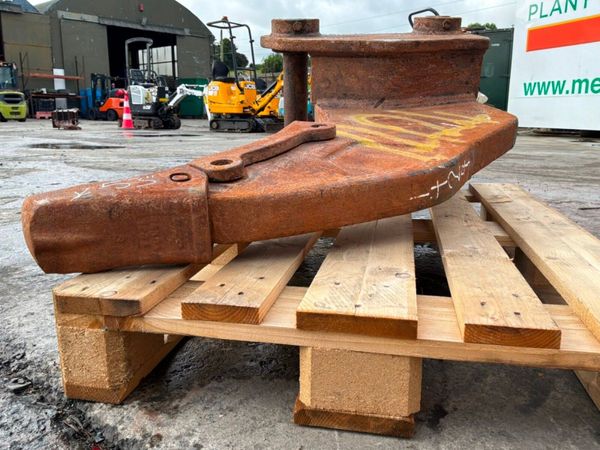 Heavy gauge ripper tooth....80mm pins.....1424t. 390373810