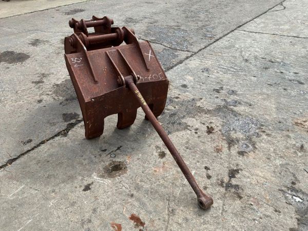 30" Geith manual grab grapple......50mm pins...... 390377659