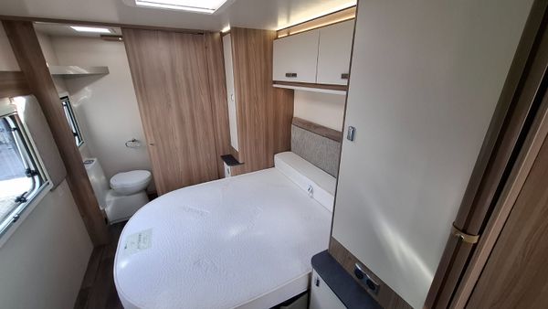 Swift Vogue 580 Island Bed Caravan 390461263