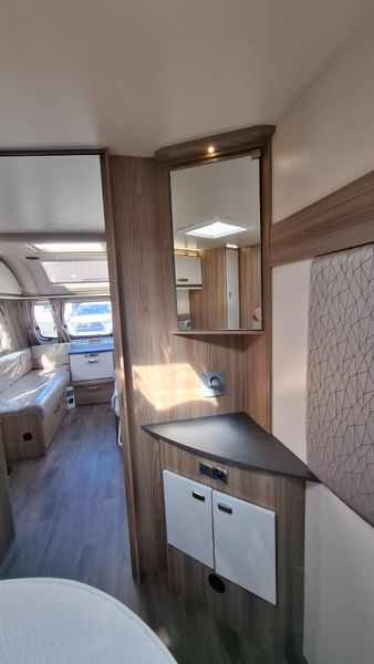 Swift Vogue 580 Island Bed Caravan 390461264