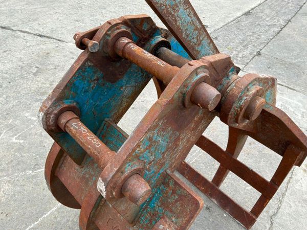 7 tyne manual grab / grapple.......50 / 60mm pins. 390408039
