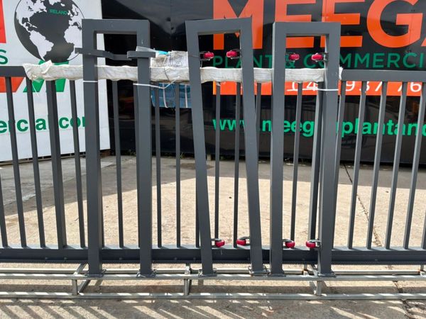 Unused 20ft remote control sliding entrance gate.. 390408142