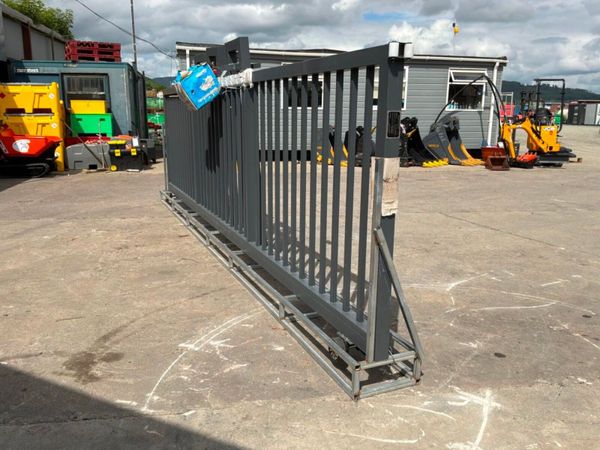 Unused 20ft remote control sliding entrance gate.. 390408154