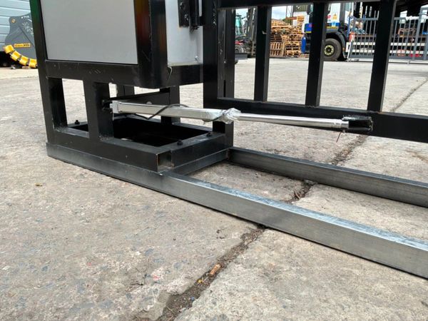 Unused 16ft Electric entrance gates & piers....... 390408520