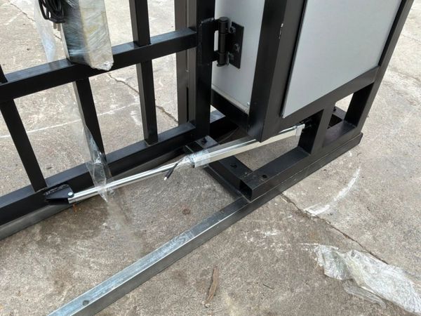Unused 16ft Electric entrance gates & piers....... 390408524